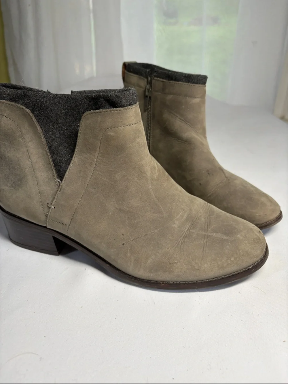 Vionic Taupe Weather Resistant Leather Ankle Booties with Felt Collar 7.5